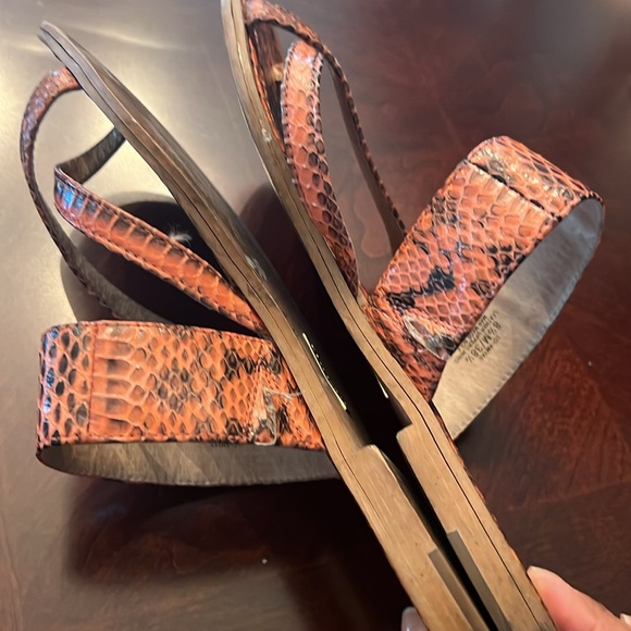 Louise et Cie Women’s slip on sandal animal print  leather size 8.5 - Picture 12 of 17